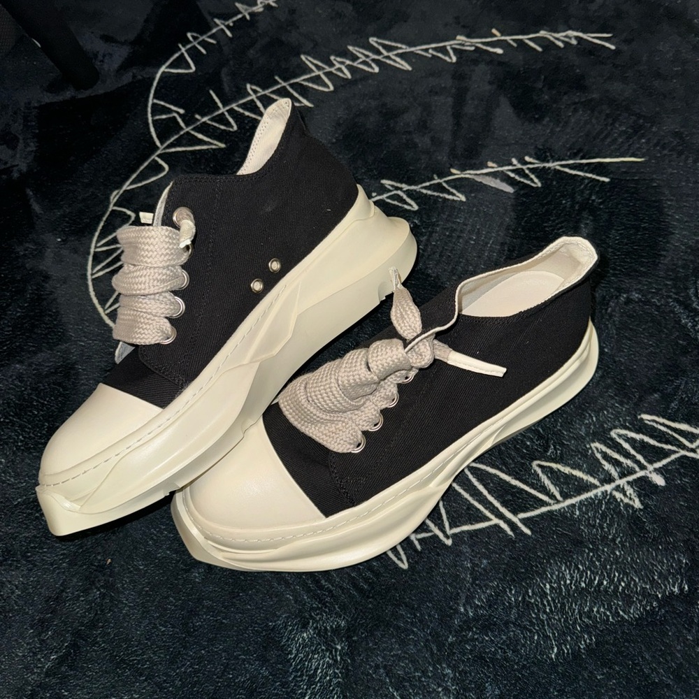 Low top Rick’s size 10-10.5 Brand new never worn